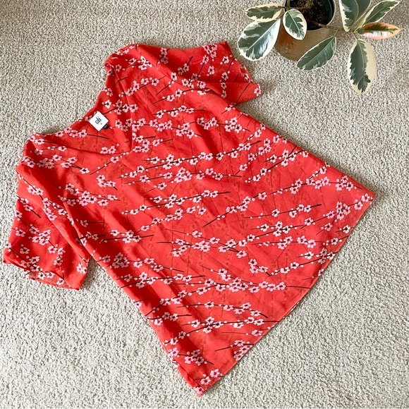 🎃 CAbi Tulip Sleeve Orange Blouse with Cherry Blossom Print Medium - Picture 10 of 15